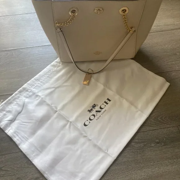 COACH White pebbled leather turnlock chain tote - Picture 7 of 8